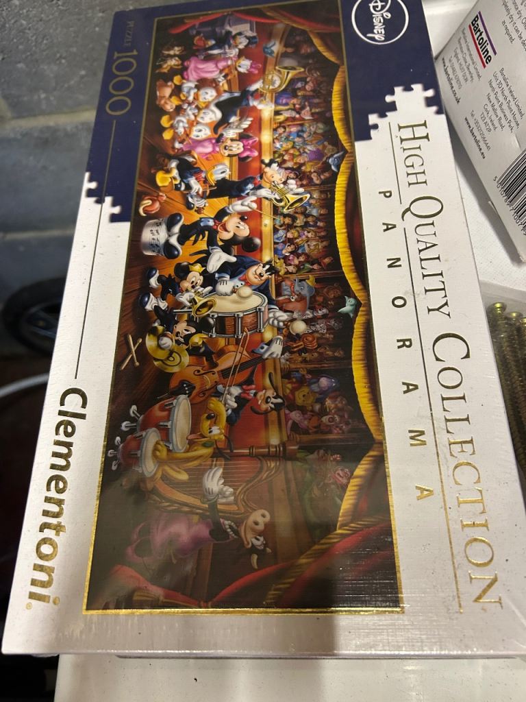 Disney jigsaw puzzle 1,000 brand new sealed 