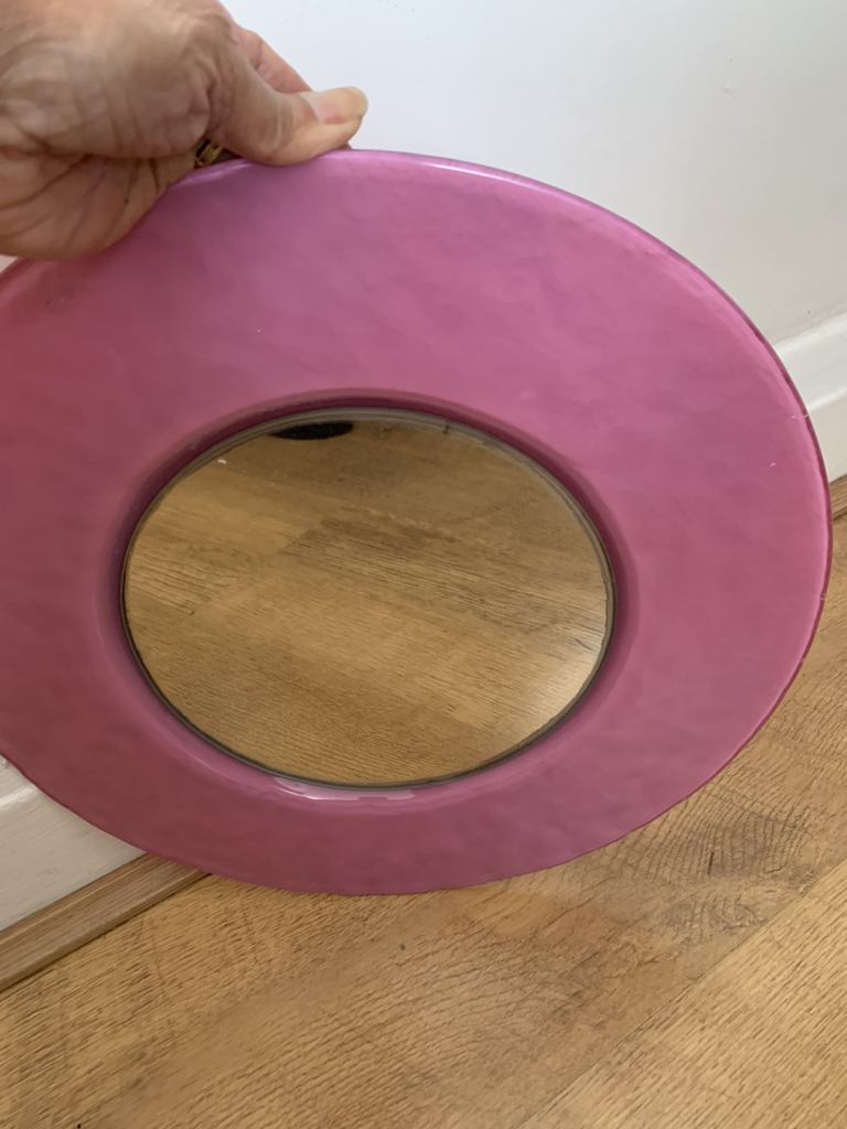 Round wall mirror 