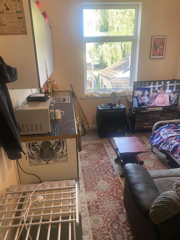 Single Flat to Let