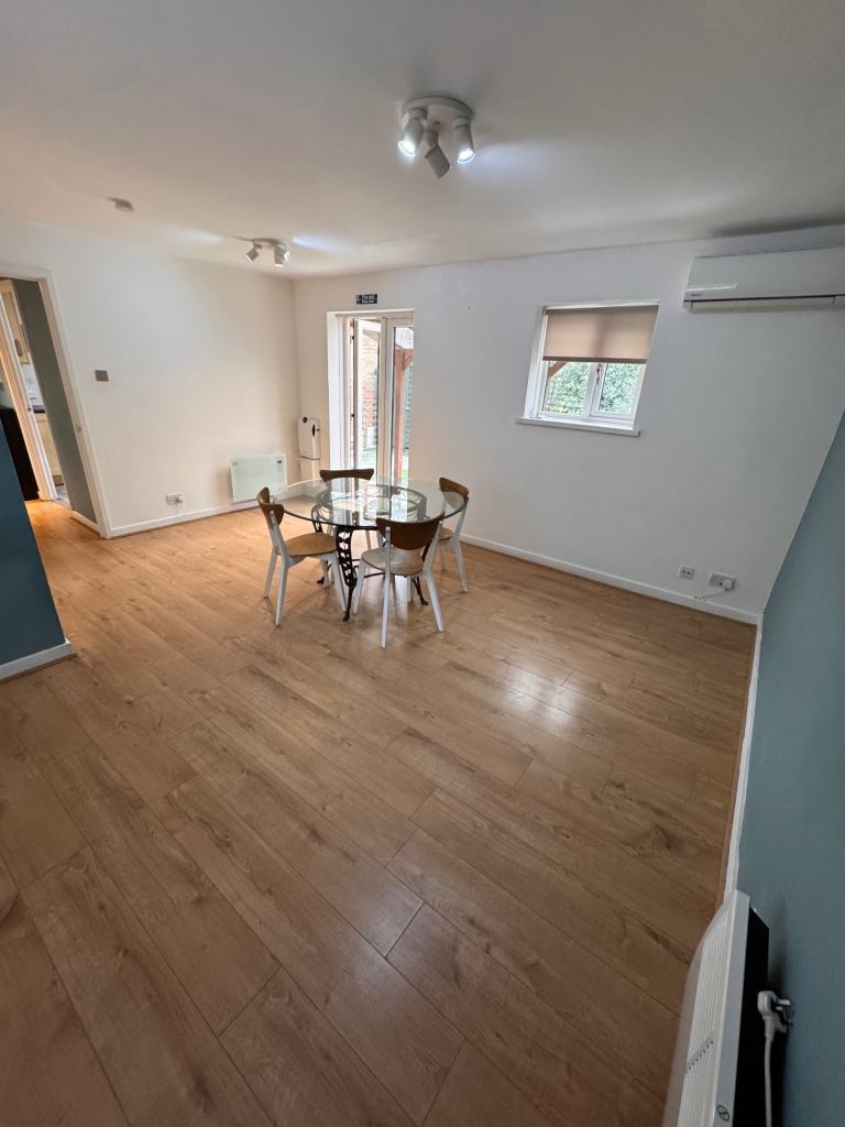 Beautiful 2 Double Bedroom House in Docklands location: E14  (£2200 pm) 