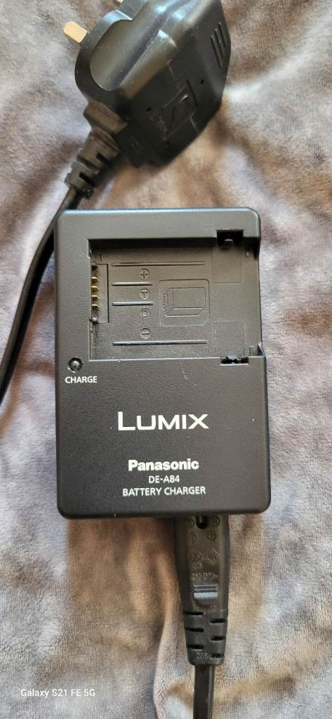 Panasonic Lumix DE-A84 Battery Charger 