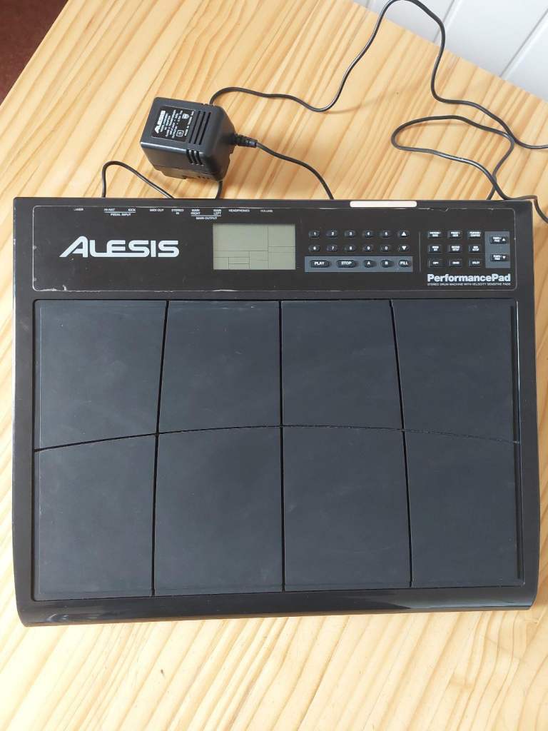 Alesis Performance Pad – Stereo Drum Machine with Velocity Sensitive Pads