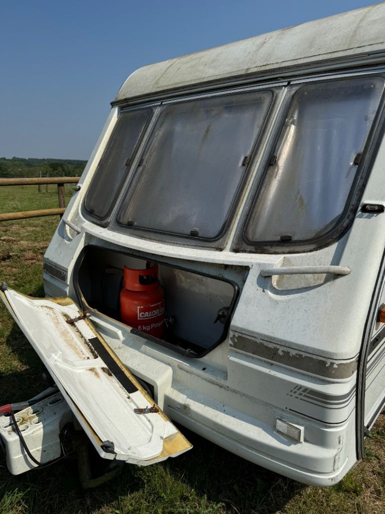 Swift assura caravan around 1994