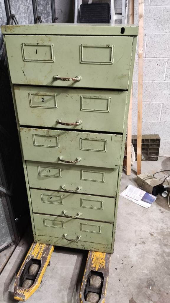 Metal storage cabinet 6 drawers