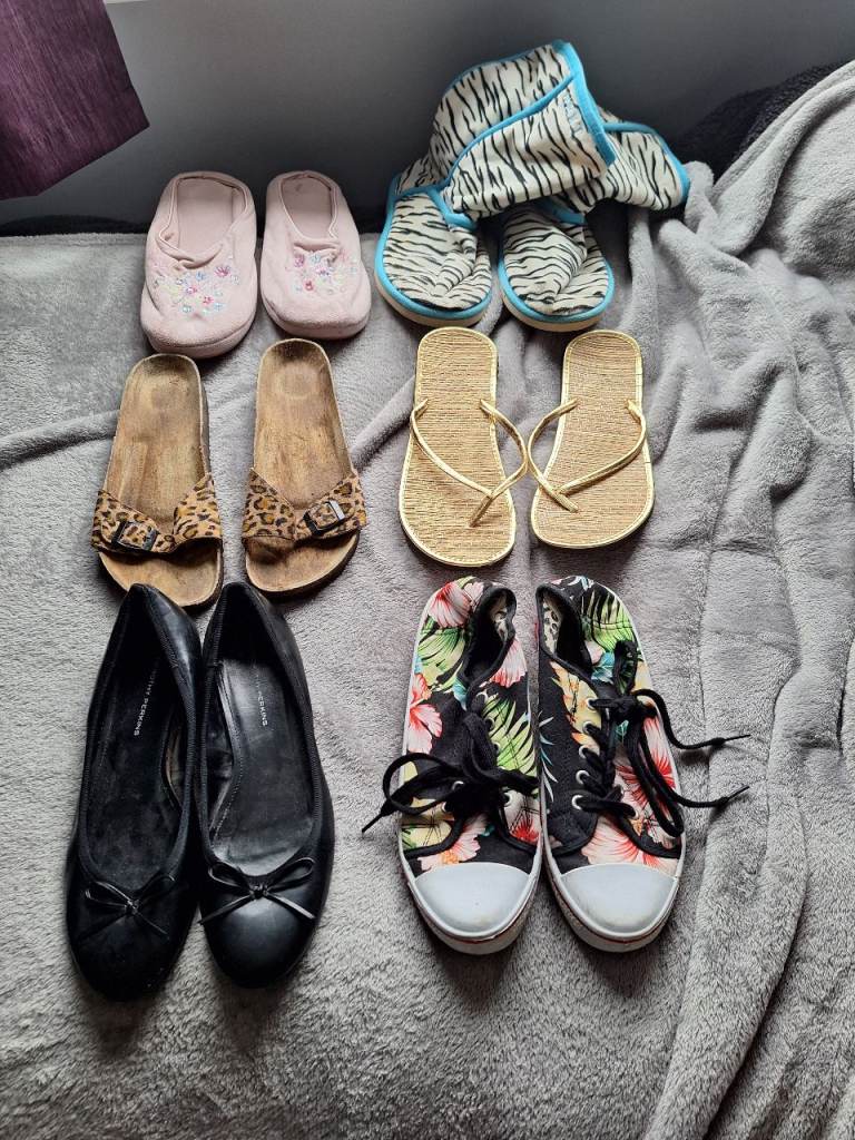 A bundle of ladies shoes size 7