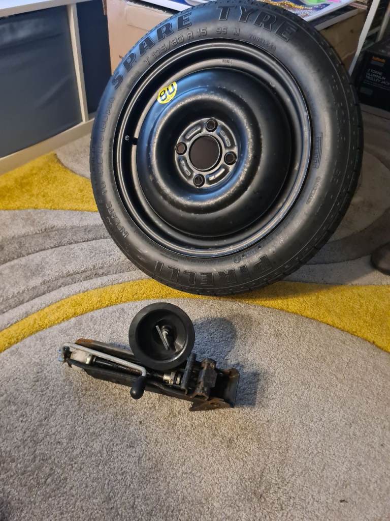 Rubber mats ,spare wheel and jack for mk8 ford fiesra