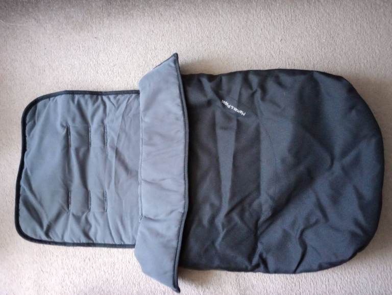 Mamas and Papas Black Fleece Footmuff/ Cosytoes in very good condition