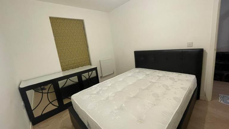 Modern Double Room with Own Bath - £850