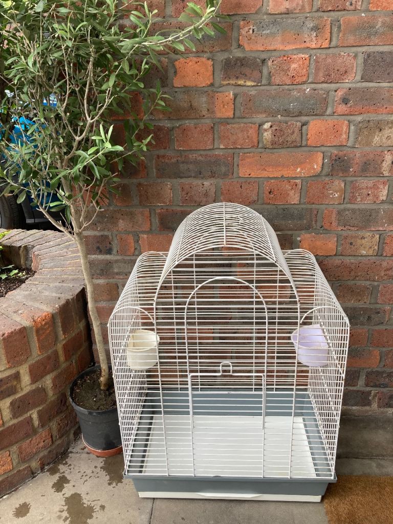 Large White Bird Cage  74 tall x 52.5 x 33 cm – with Pull-Out Tray – Good Condition
