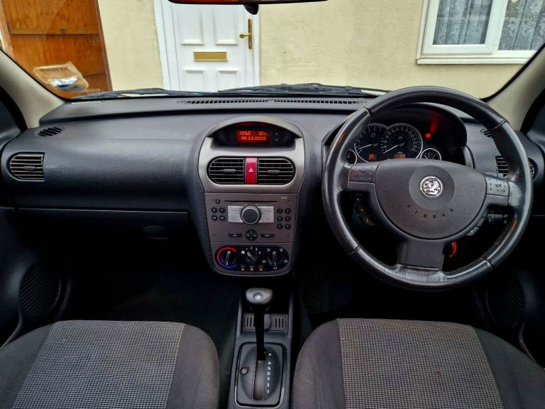 AUTOMATIC VAUXHALL CORSA 1.4 ULEZ FREE GREAT DRIVE 