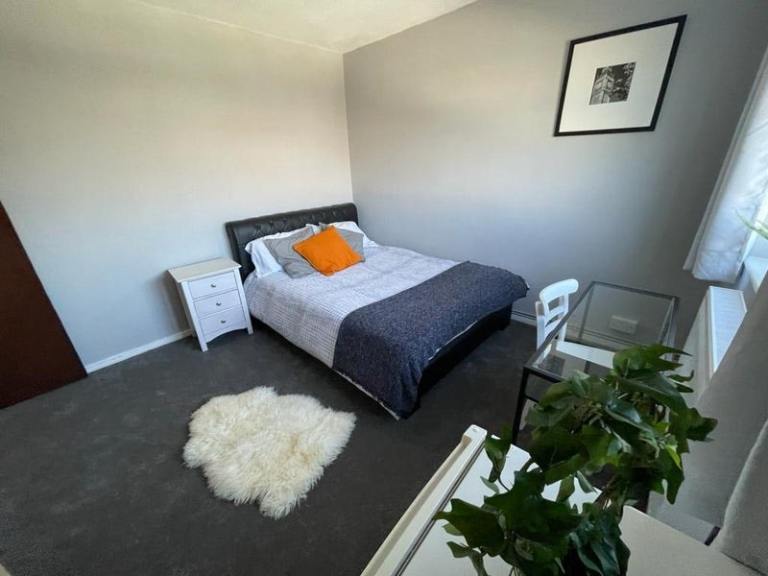 💫Spacious Room in Prime Location – 📍Salmon Lane, E14