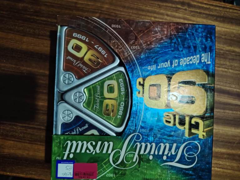 Trivial Pursuit The 90s Board Game – Good Condition