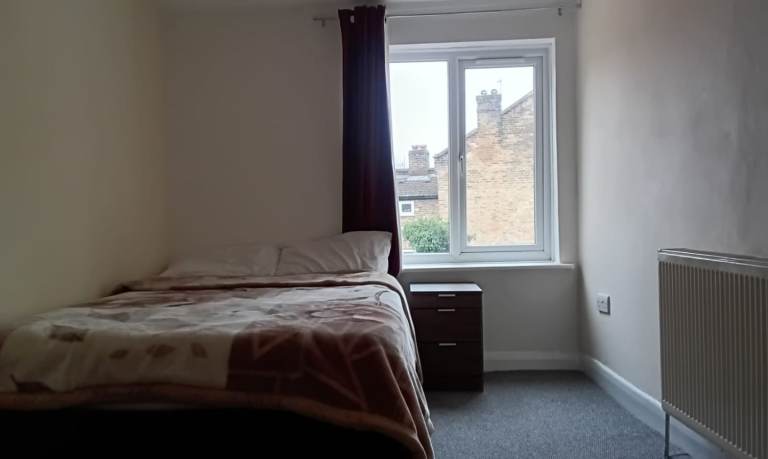 Double room for single person to rent 