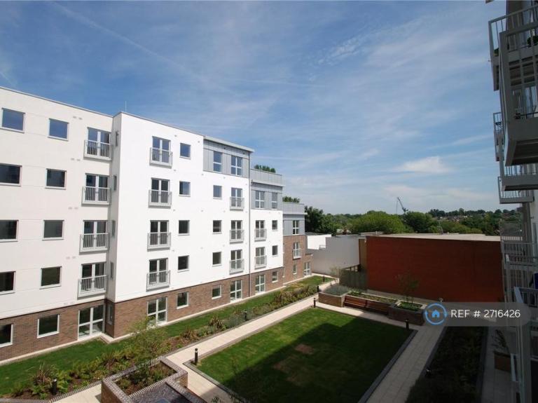 1 bedroom flat in Austen House, Guildford, GU1 (1 bed) (#2716426)