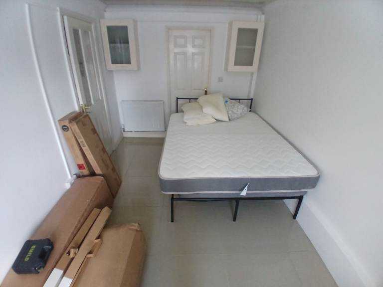 Ground Floor Spacious Room With ALL BILLS INCLUDED near Collierswood Station in Mitcham