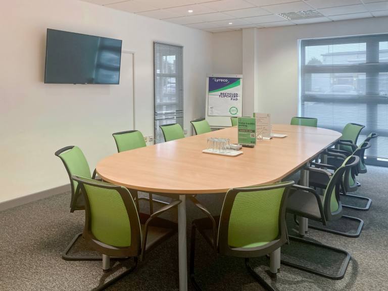 Tewkesbury - GL20 8SD \ Flexible Workshop Room in Basepoint {{center_name}