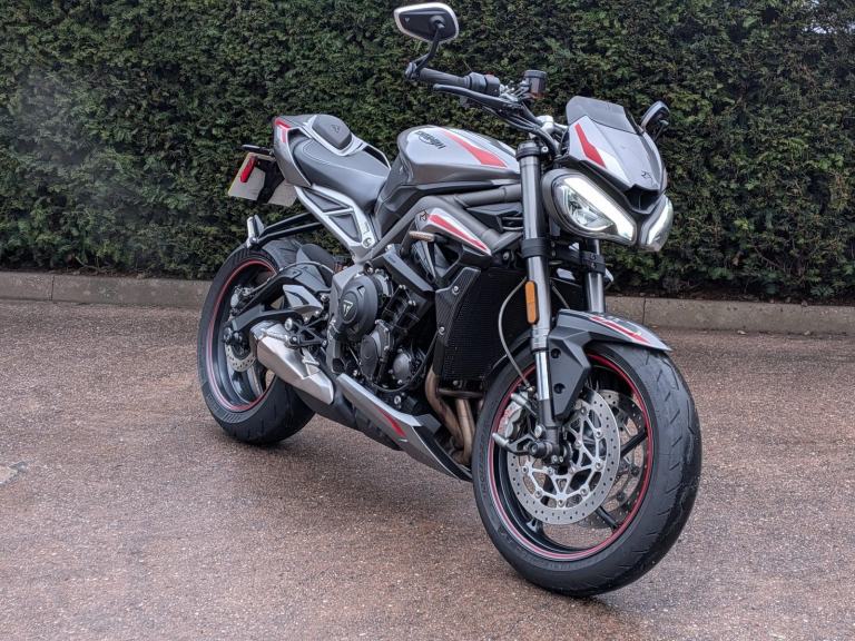 TRIUMPH STREET TRIPLE 765 RS - 2019 69 - LOW MILES