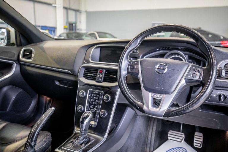 2019 Volvo V40 D2 [122] R DESIGN Edition 5dr Geartronic HATCHBACK DIESEL Automatic