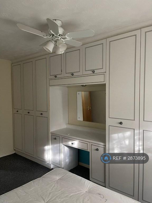 1 bedroom flat in Pittman Gardens, Ilford, IG1 (1 bed) (#2873895)