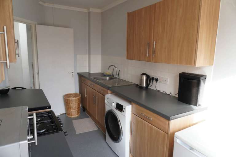 1 bedroom flat in Askew Road, London