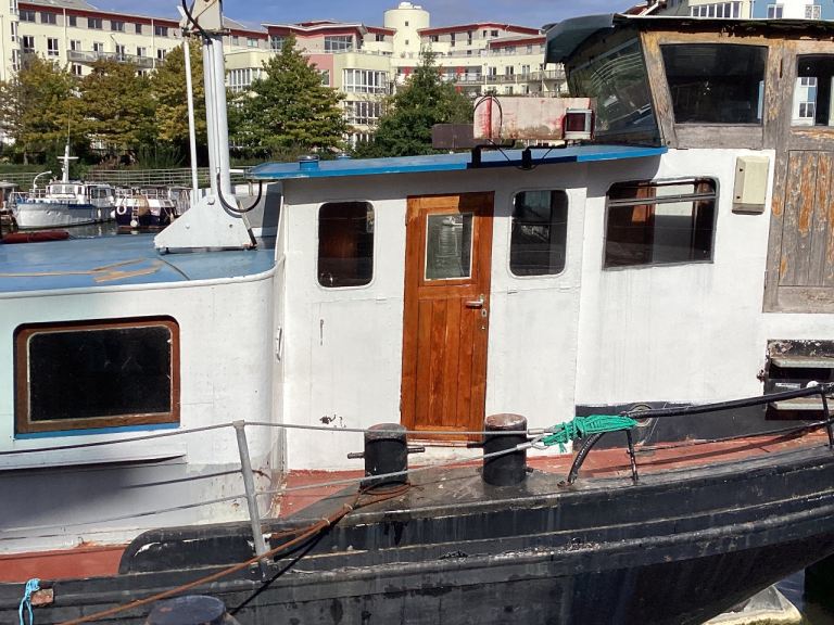 Flat to rent on boat in Bristol Harbour 