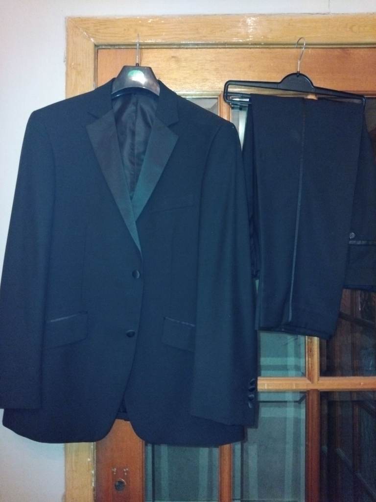 *REDUCED *Black dinner suit.40 inch chest/32 inch waist