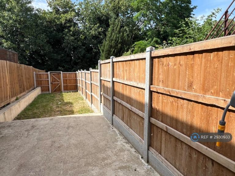 1 bedroom flat in Northfleet, Gravesend, DA11 (1 bed) (#2930933)