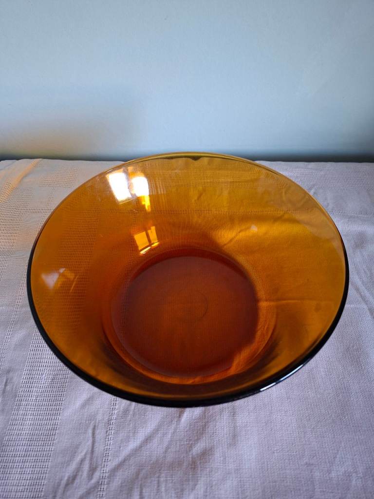 Large Amber duralex serving bowl - 26cm diameter 