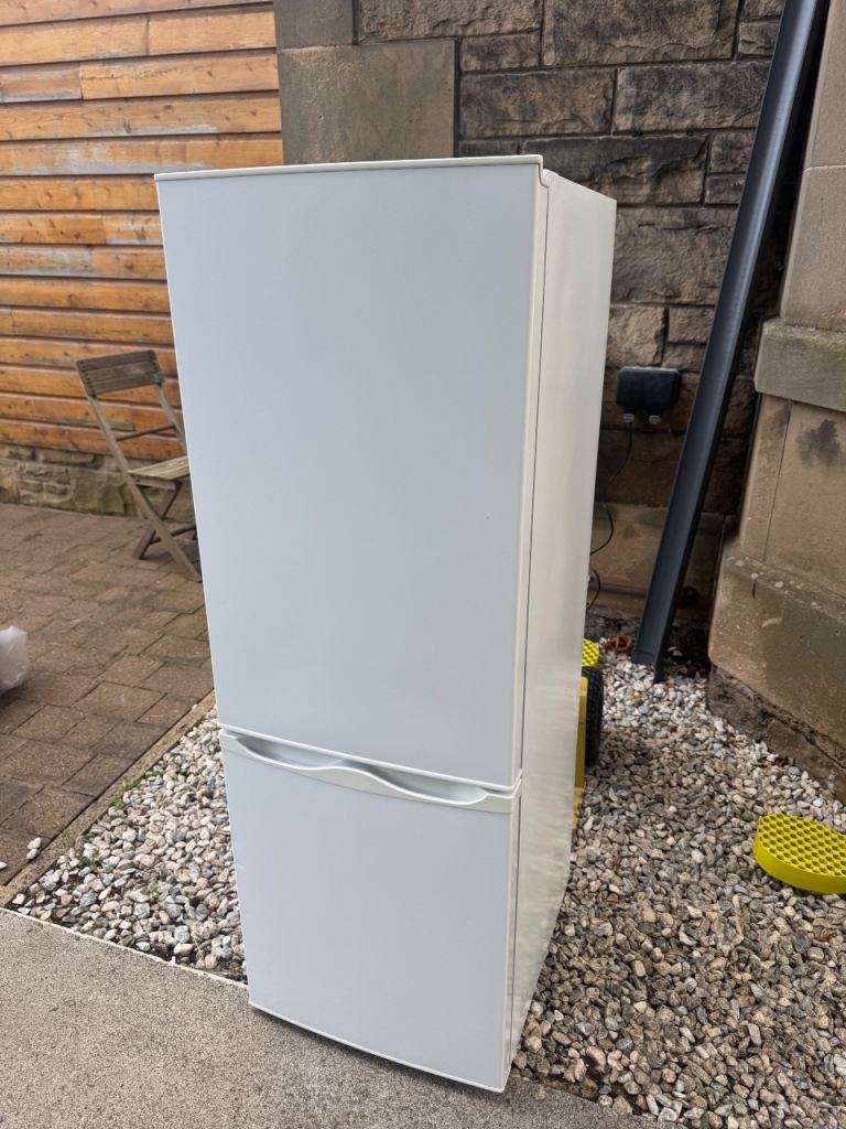 Essentials 175L 60/40 Fridge Freezer