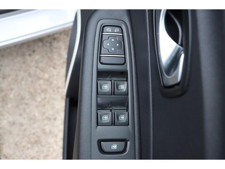 2018 Renault Captur TCe ENERGY Play SUV Petrol Manual