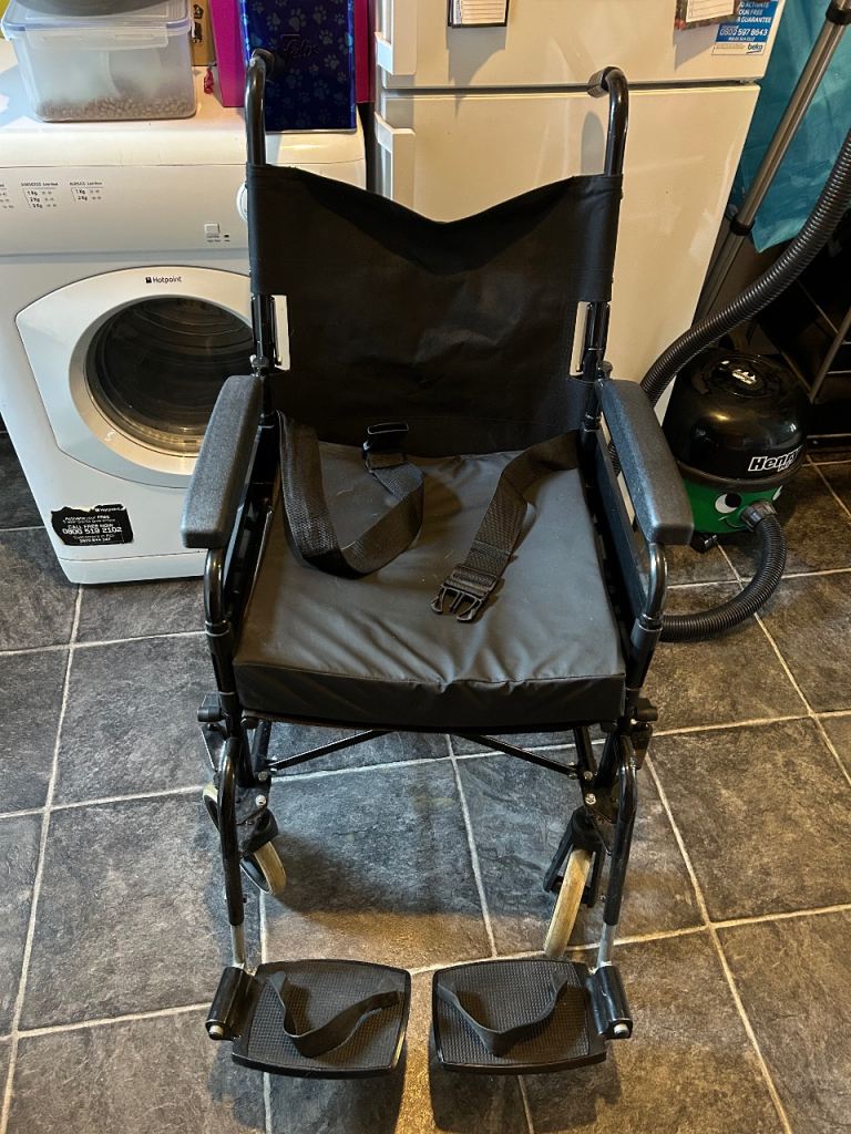 Lomax Uni 9 Black wheelchair 