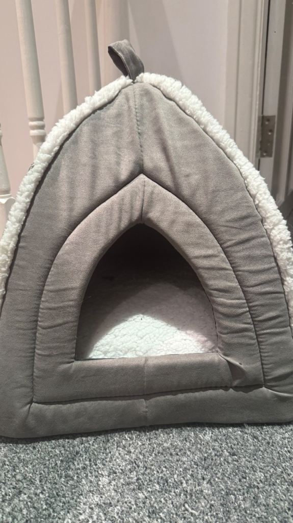 Soft Plush Grey Cat / Small Pet Igloo Bed