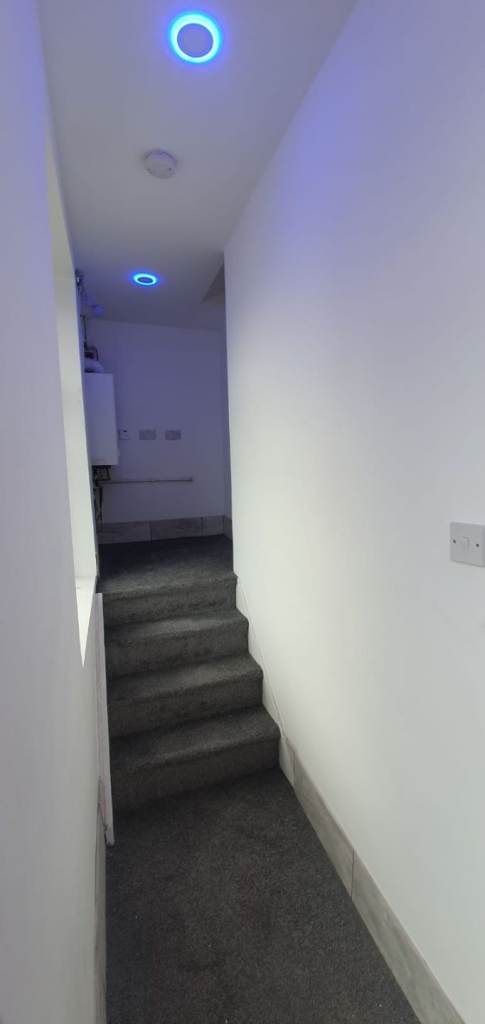 FLAT TO RENT ALLERTON FULLY REVAMPED GOOD LOCATION 