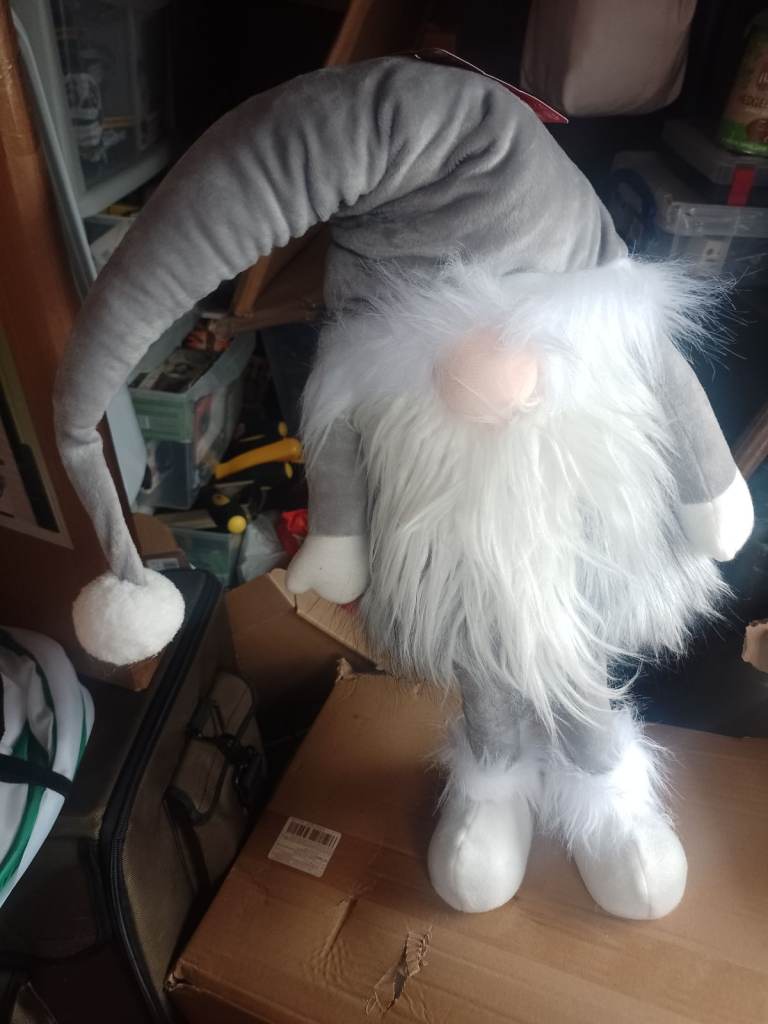 New with tags 90cm three kings light up wobble gonk 