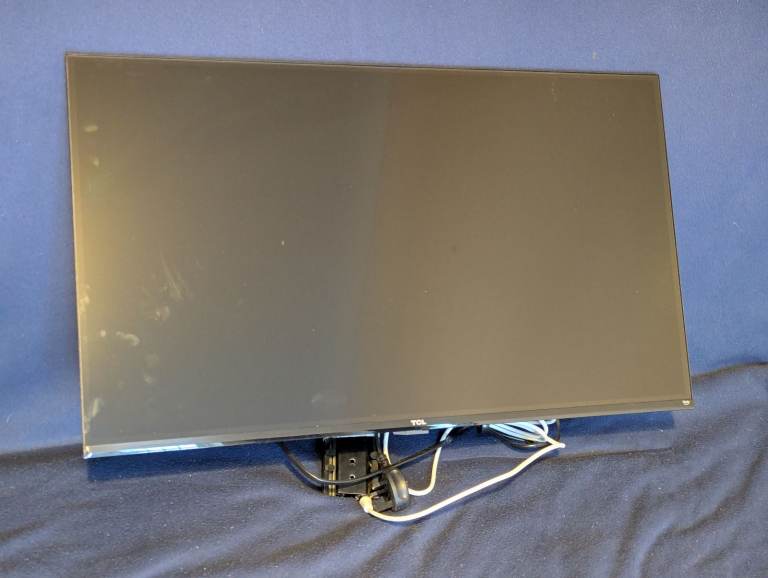 TCL 32 Inch 32SF540K Smart FHD HDR Fire TV - Good condition with Stand and Bracket