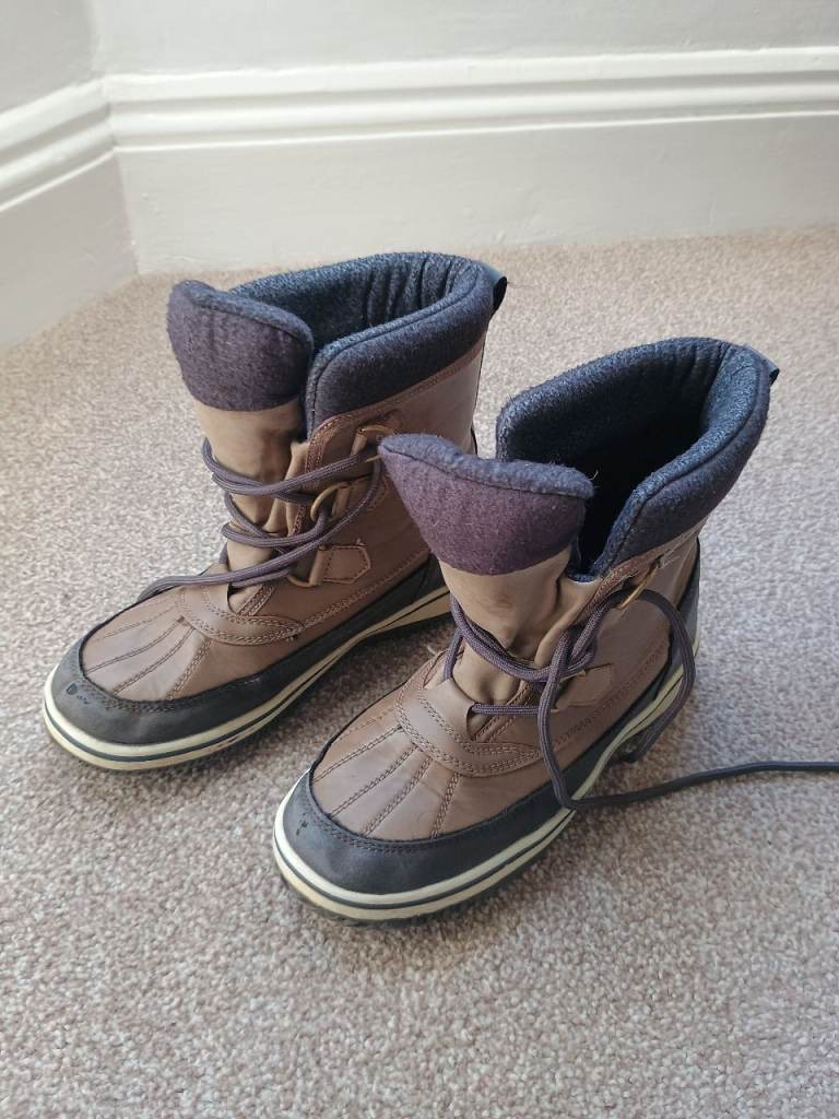 O'Neill boots, UK size 4