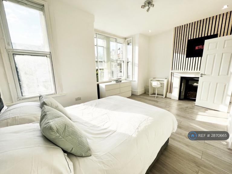1 bedroom in Minet Gardens, London, NW10 (#2870665)