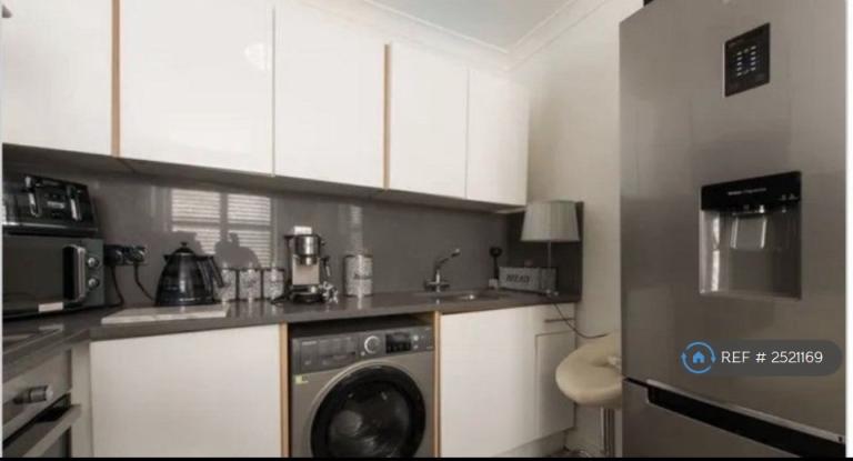 1 bedroom flat in Queen Street, Ramsgate, CT11 (1 bed) (#2521169)