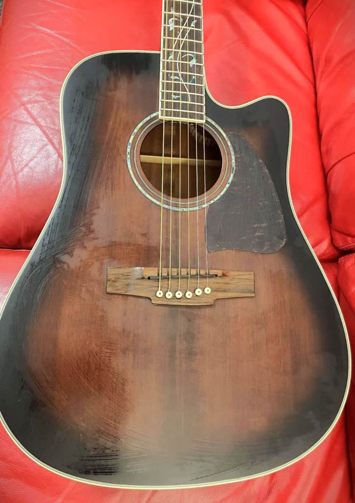 Acoustic guitar AW40