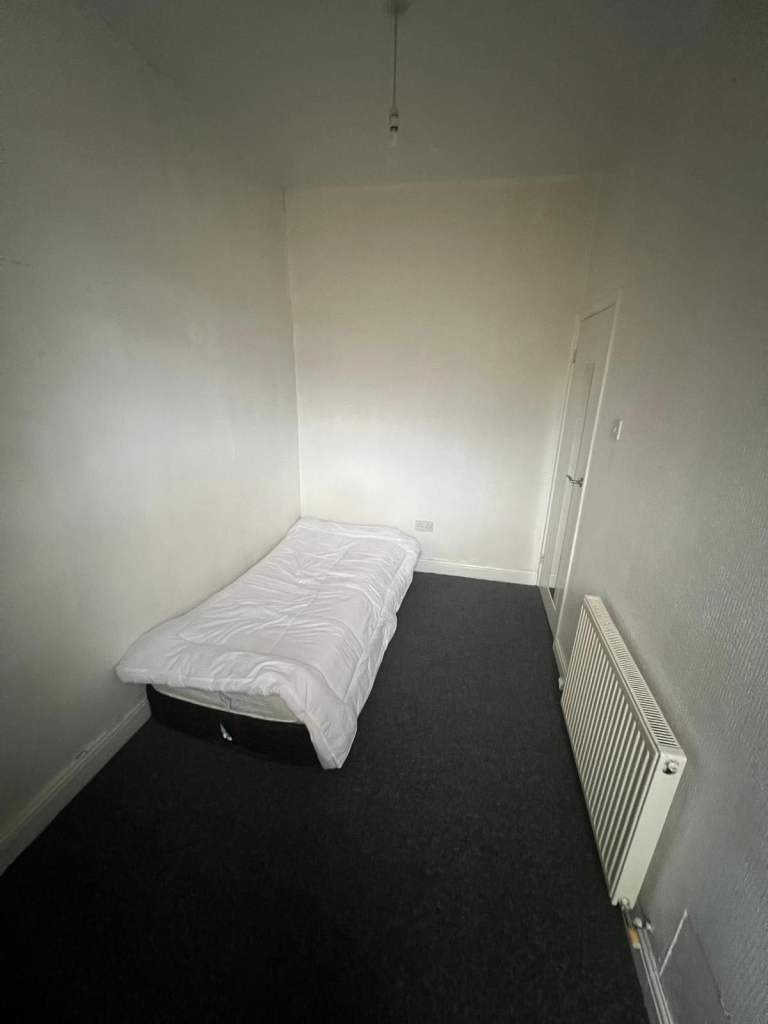 Single Room Available to rent.
