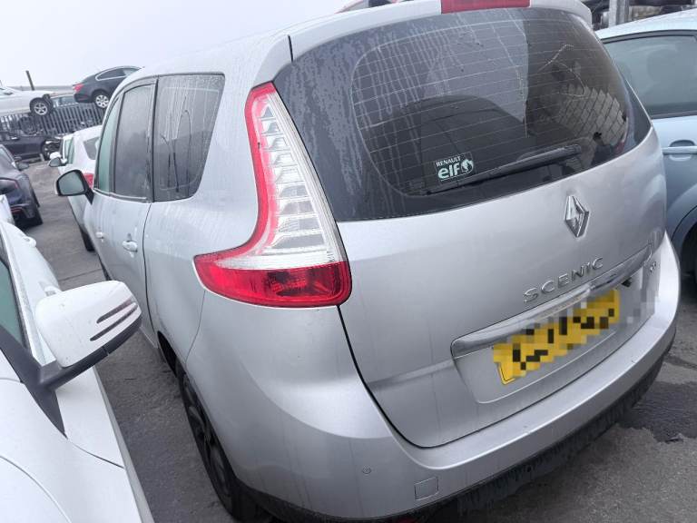Breaking spare parts Renault grand scenic mk2
