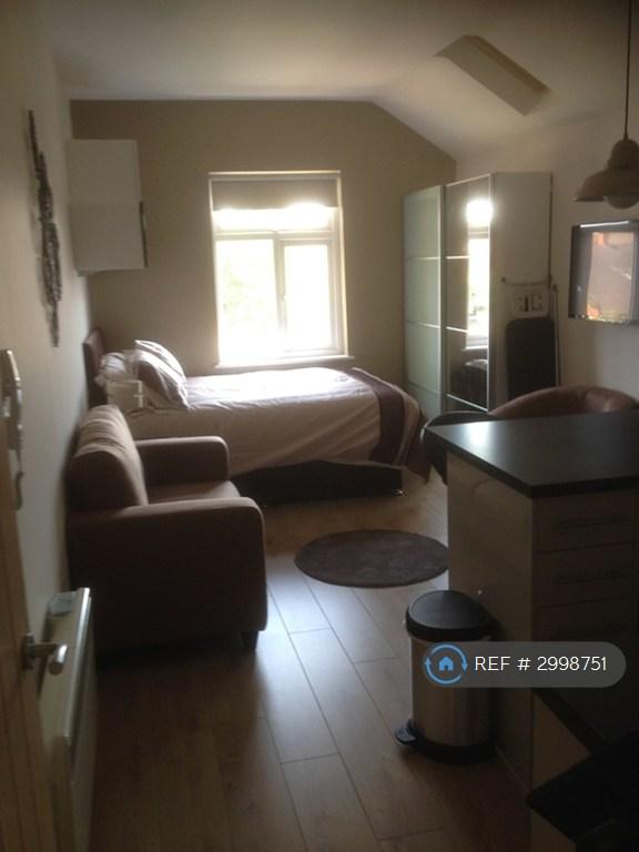 Studio flat in Wellingborough Road, Northampton, NN1 (#2998751)