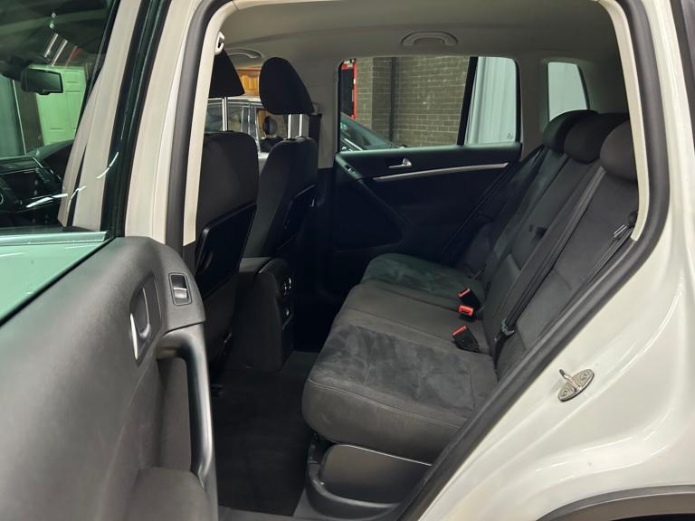 2015 Volkswagen Tiguan 2.0 TDi BlueMotion Tech Match 4MOTION 5dr 150 DSG ESTATE Diesel Automatic