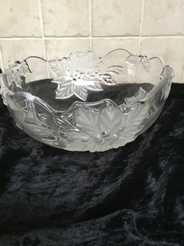 HEAVY 1960’sGLASS FRUIT BOWL