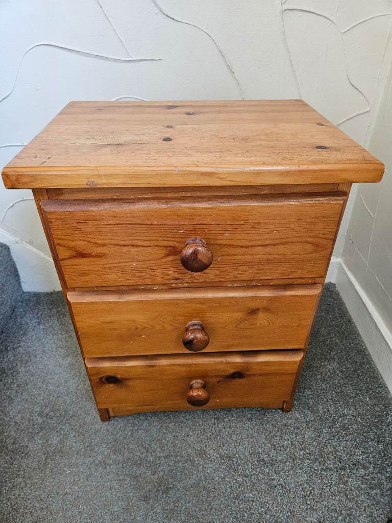 Pine Bedside Cabinet - 3 Drawers
