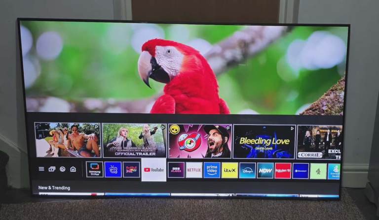 Smart TV Samsung 65 inch Qled fully working order