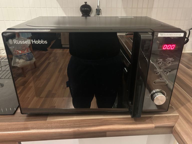 Russell Hobbs Black Microwave Oven – 800W, Great Condition