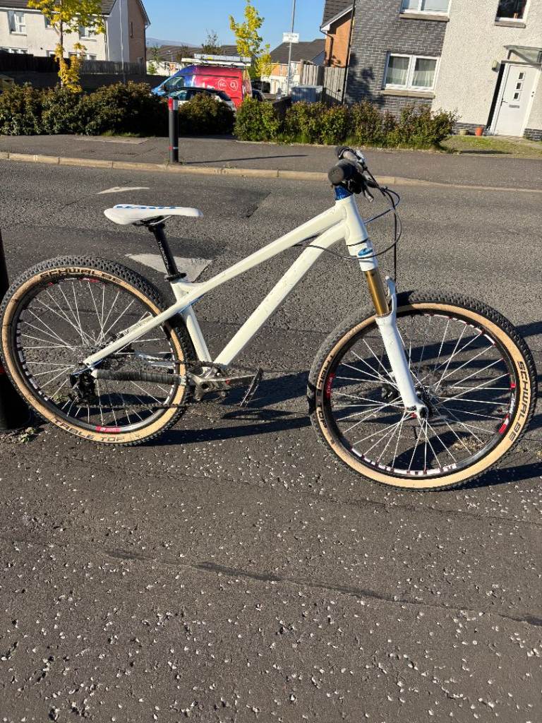 Commencal 4X Dirt Jump Mountain Bike High Spec