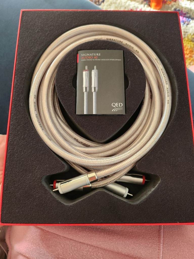 QED Signature Audio 40 Cable Pair 3m RCA to RCA