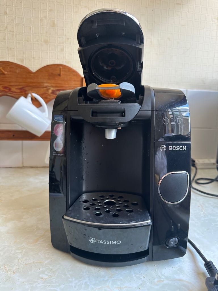 Bosch Tassimo Joy Coffee Machine – Good Condition, Black